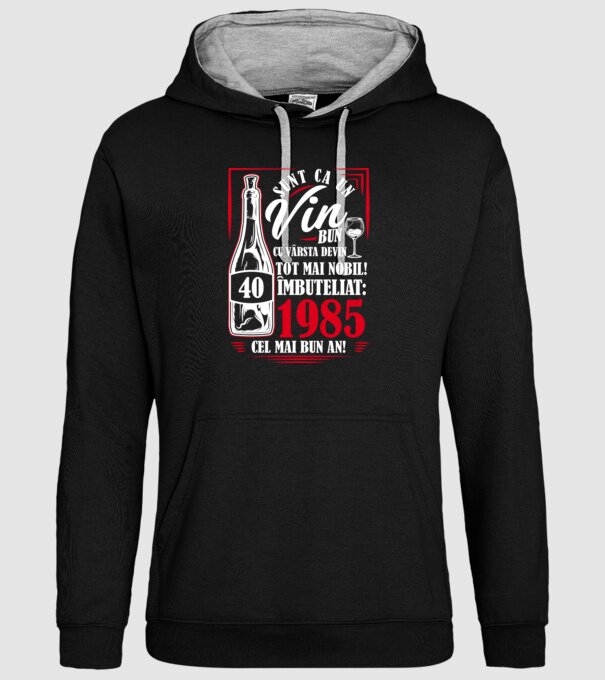Un Vin Bun 1985 - Negru model negru pe tricou