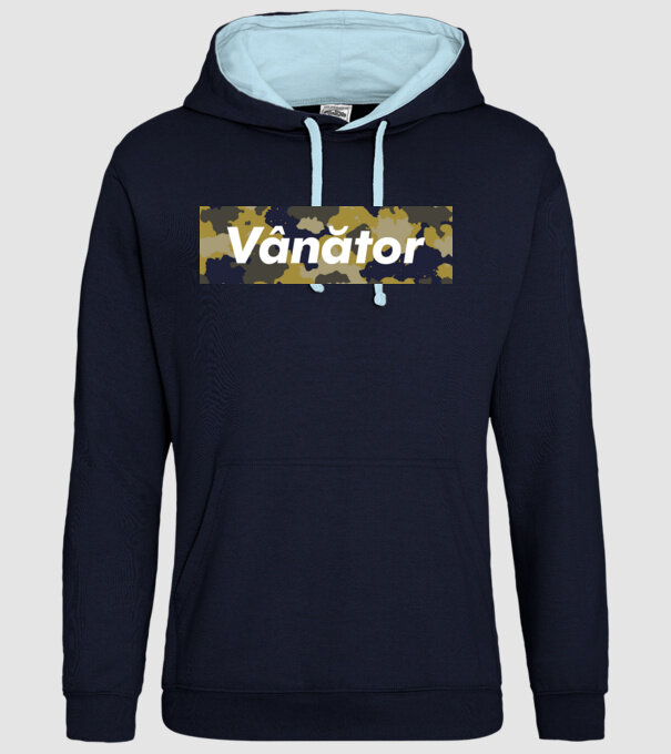 vânător model albastru închis pe tricou