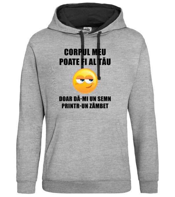  model  pe tricou