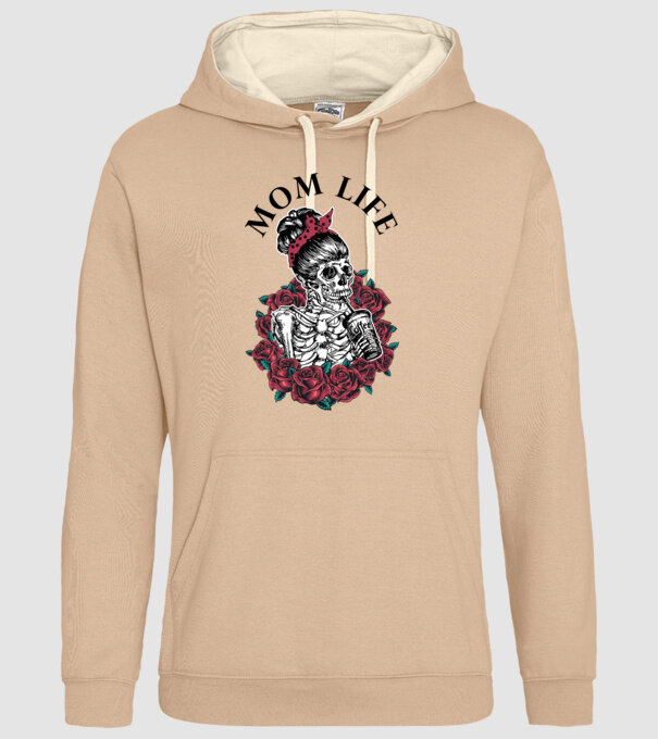 MOMLIFE model nisipiu pe tricou