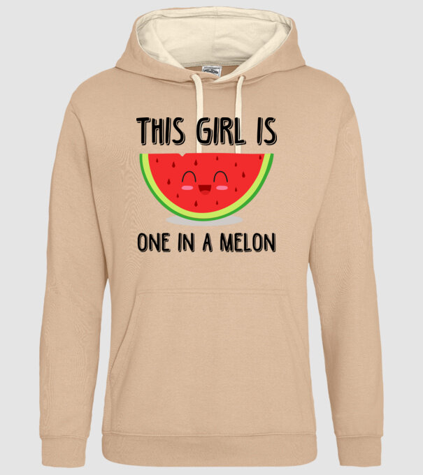 This girl is one in a melon model nisipiu pe tricou