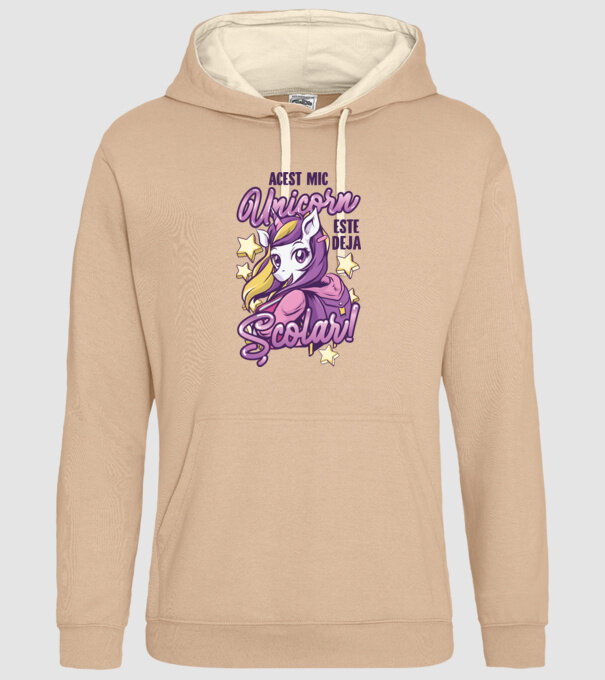 Acest mic unicorn este deja școlar model nisipiu pe tricou