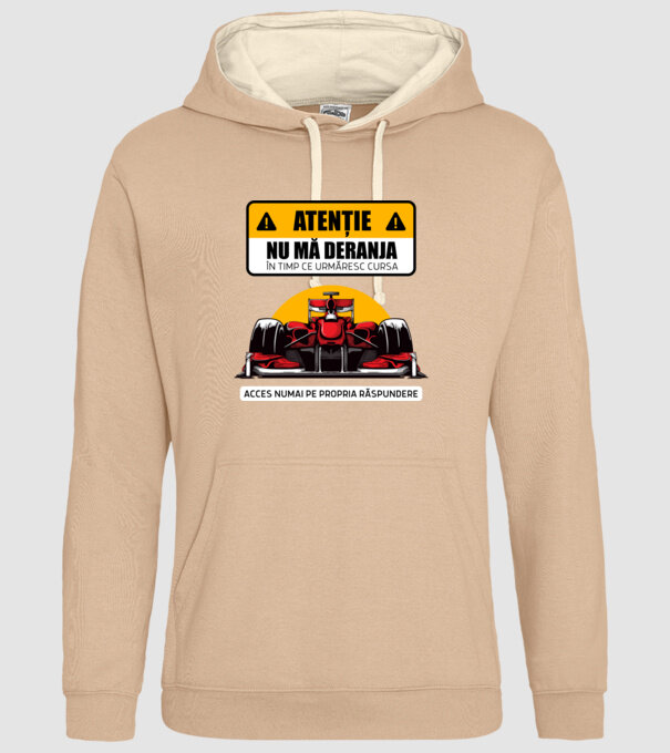 Atenție model nisipiu pe tricou