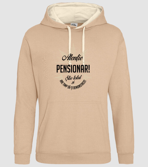 Atenție pensionar! Știe totul și are timp să-ți demonstreze! model nisipiu pe tricou