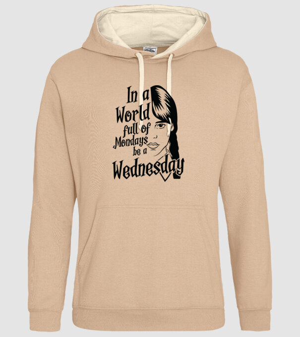  Be a Wednesday model nisipiu pe tricou
