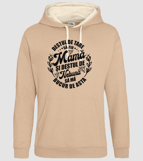 Destul de tare să fiu mamă și destul de nebună să mă bucur de asta model nisipiu pe tricou