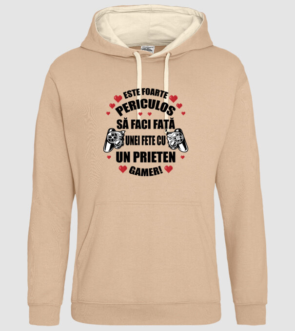 este foarte periculos să faci față unei fete cu un prieten gamer! model nisipiu pe tricou