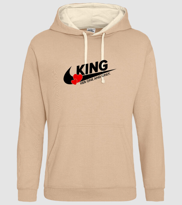 King model nisipiu pe tricou