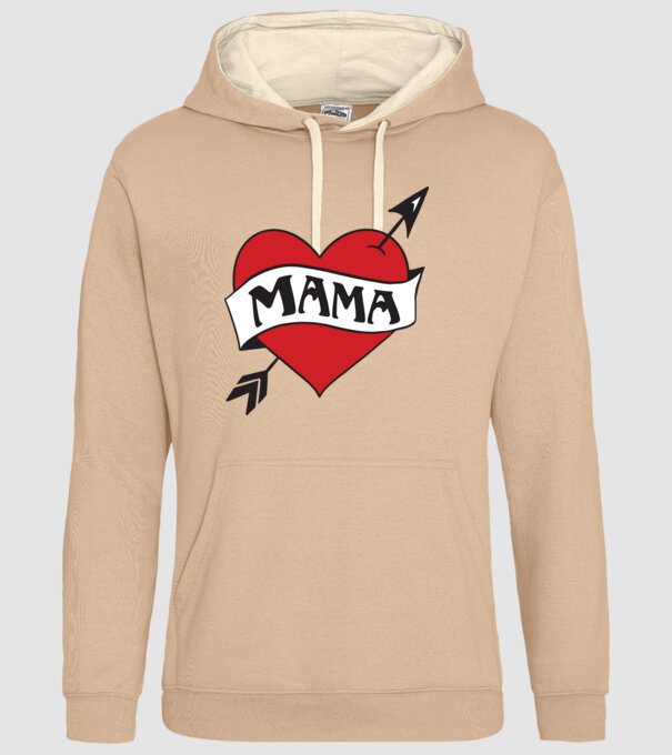 mama model nisipiu pe tricou