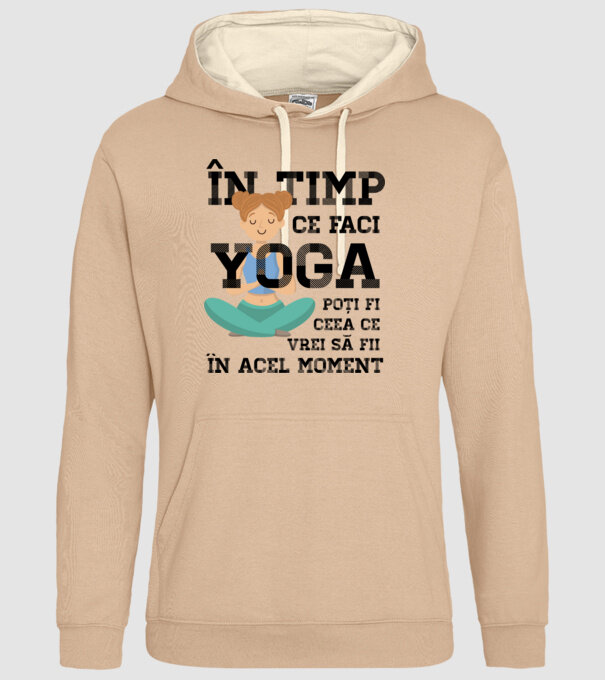 în timp ce faci yoga poți fi ceea ce vrei să fii - în acel moment model nisipiu pe tricou
