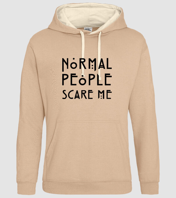 Normal people scare me model nisipiu pe tricou