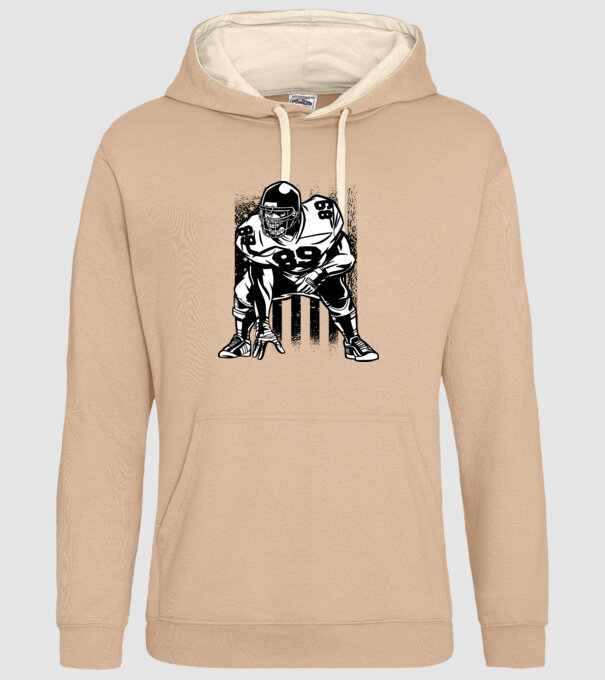 PLAYER model nisipiu pe tricou