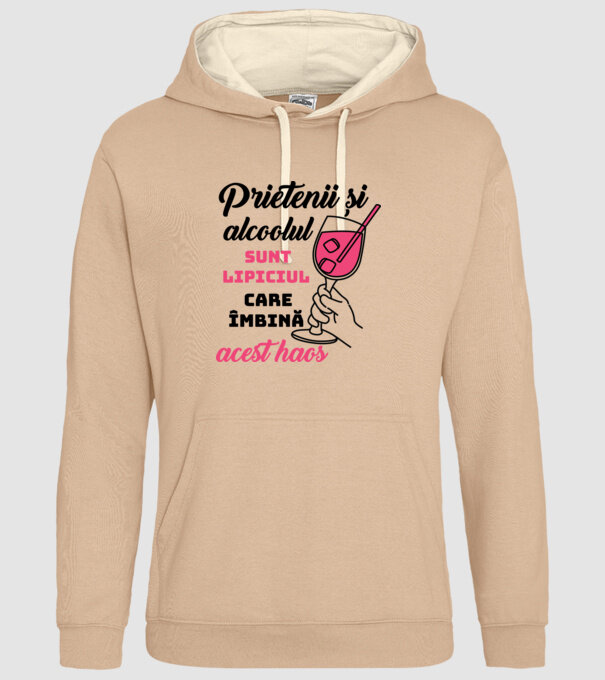 Prietenii și alcoolul sunt lipiciul care îmbină acest haos model nisipiu pe tricou