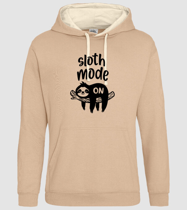 Sloth mode on model nisipiu pe tricou