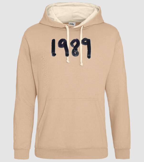 Taylor Swift 1989 text model nisipiu pe tricou