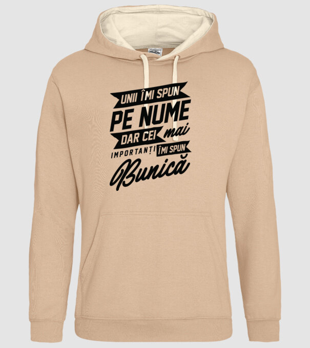 Unii îmi spun pe nume, dar cei mai importanți îmi spun bunică model nisipiu pe tricou