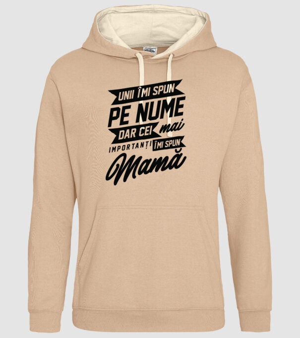Unii îmi spun pe nume, dar cei mai importanți îmi spun mamă model nisipiu pe tricou