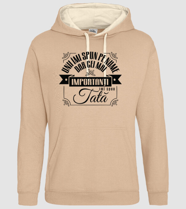 Unii îmi spun pe nume, dar cei mai importanți îmi spun tată model nisipiu pe tricou