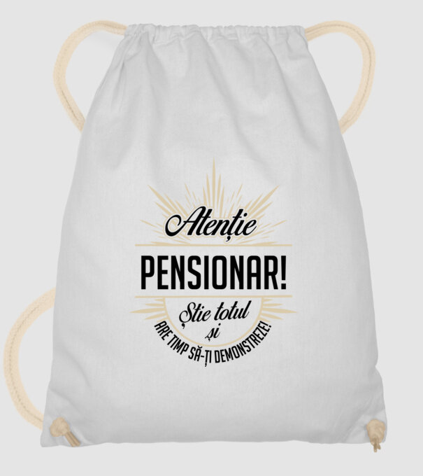 Atenție pensionar! Știe totul și are timp să-ți demonstreze! model alb pe tricou