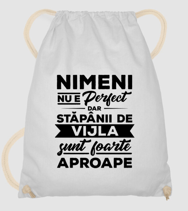 nimeni nu e perfect, dar stăpânii de vijla sunt foarte aproape model alb pe tricou