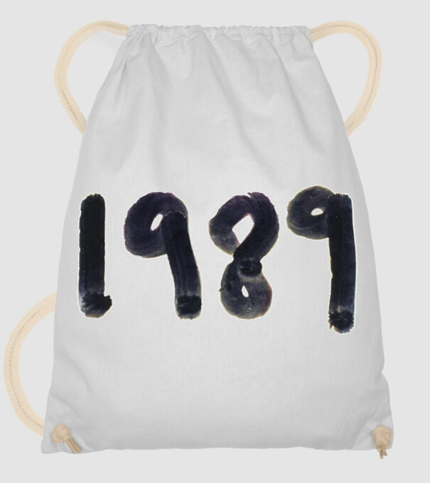 Taylor Swift 1989 text model alb pe tricou