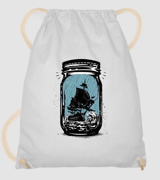 Trapped model alb pe tricou