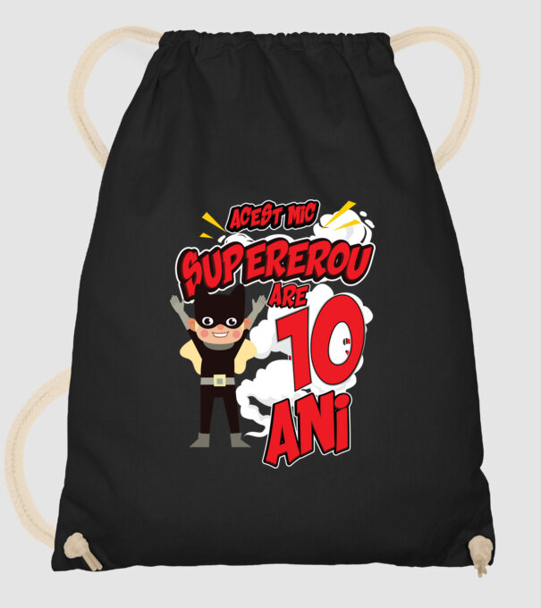 Acest mic supererou are 10 ani model negru pe tricou