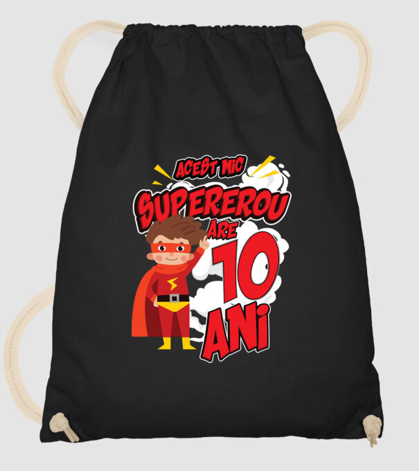 Acest mic supererou are 10 ani model negru pe tricou