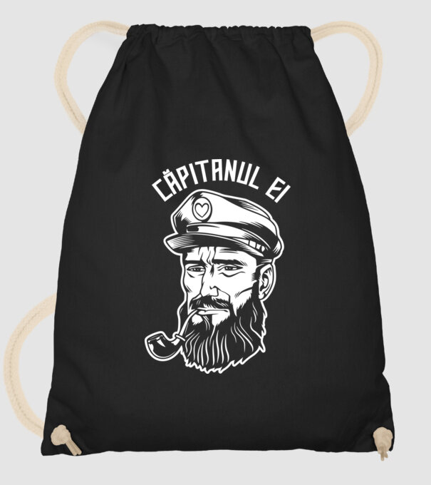 Căpitanul ei model negru pe tricou