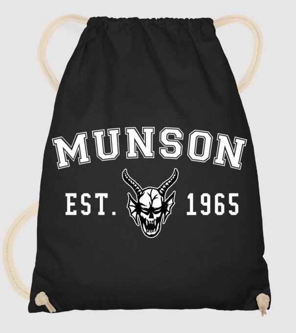 eddi munson est 1965 model negru pe tricou