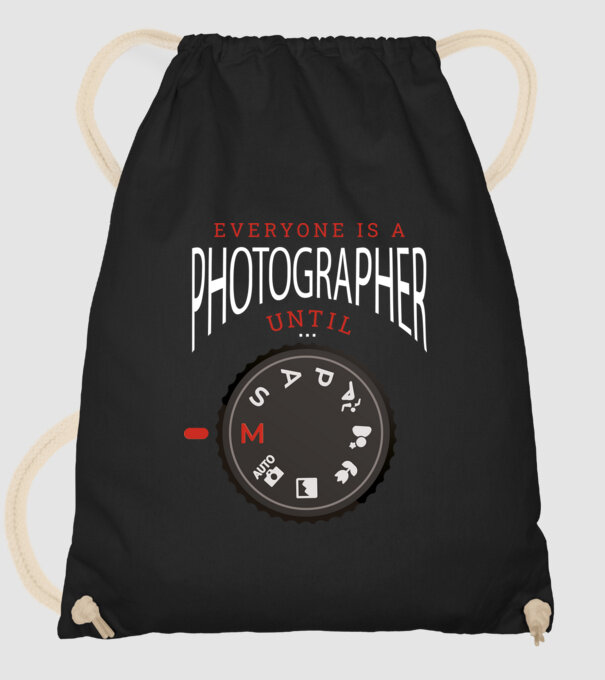 Everyone is a photographer until model negru pe tricou