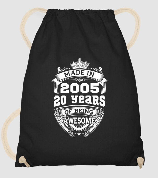 Made in awesome 2005 model negru pe tricou