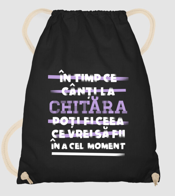 în timp ce cânți la chitară poți fi ceea ce vrei să fii - în acel moment model negru pe tricou