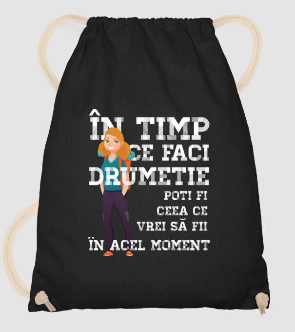 în timp ce faci drumeție poți fi ceea ce vrei să fii - în acel moment model negru pe tricou