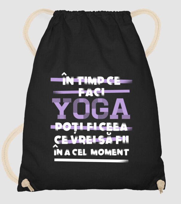în timp ce faci yoga poți fi ceea ce vrei să fii - în acel moment model negru pe tricou