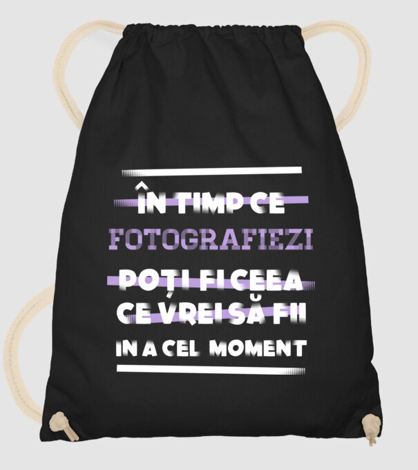 în timp ce fotografiezi poți fi ceea ce vrei să fii - în acel moment model negru pe tricou
