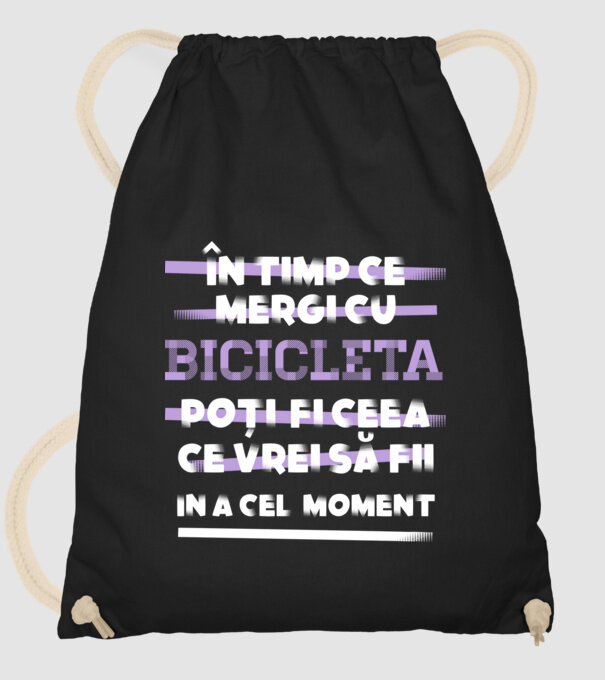 în timp ce mergi cu bicicleta poți fi ceea ce vrei să fii - în acel moment model negru pe tricou