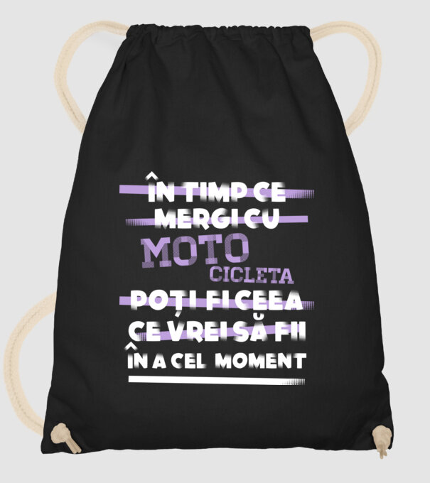 în timp ce mergi cu motocicleta poți fi ceea ce vrei să fii - în acel moment model negru pe tricou