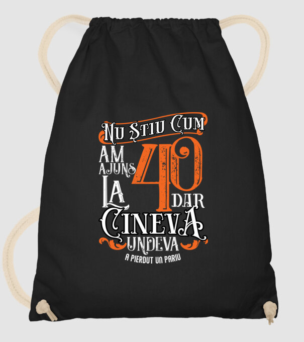 Nu știu cum am ajuns la 40, dar cineva, undeva, a pierdut un pariu model negru pe tricou