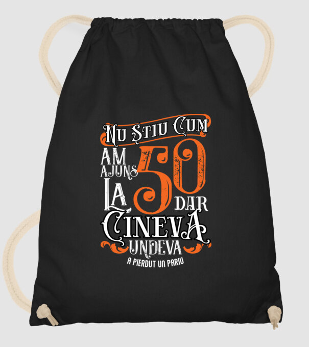 Nu știu cum am ajuns la 50, dar cineva, undeva, a pierdut un pariu model negru pe tricou