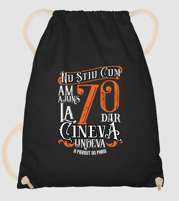 Nu știu cum am ajuns la 70, dar cineva, undeva, a pierdut un pariu model negru pe tricou