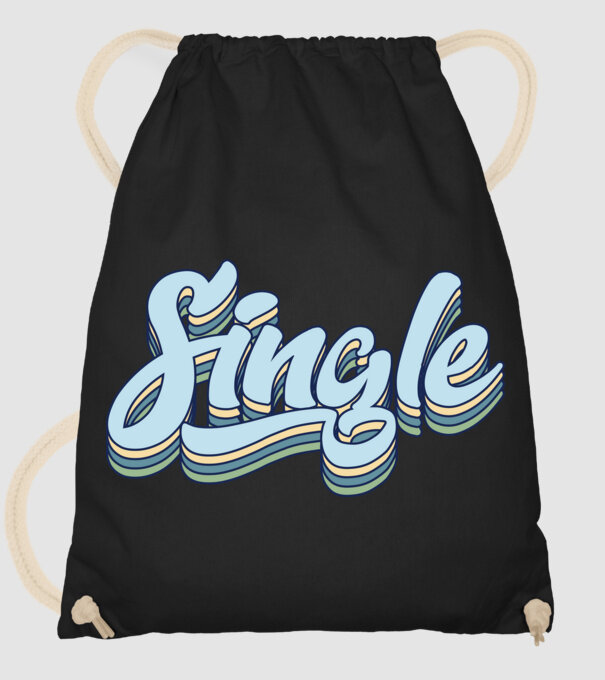 single model negru pe tricou