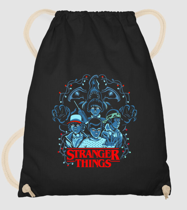 ST model negru pe tricou