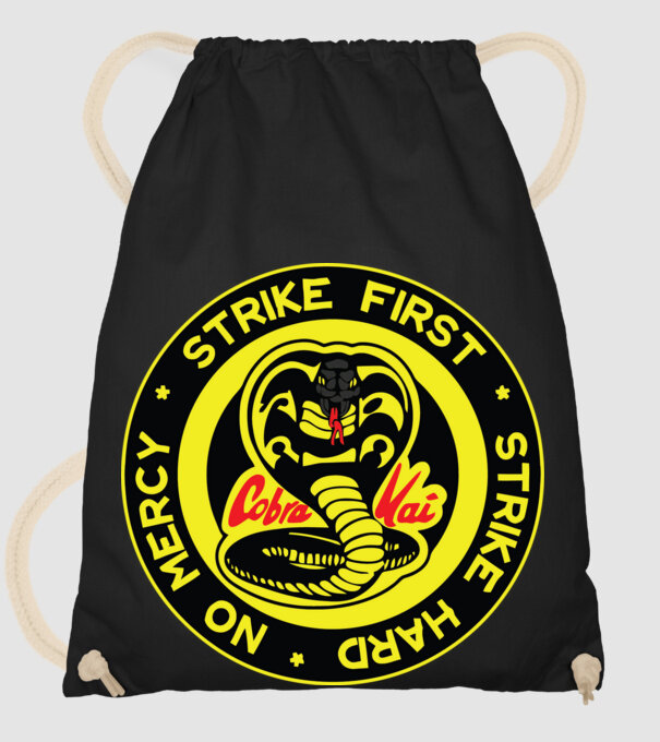 Strike first strike hard logo model negru pe tricou
