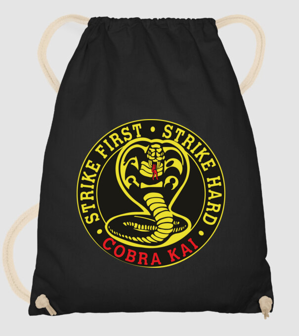 Strike first strike hard logo model negru pe tricou