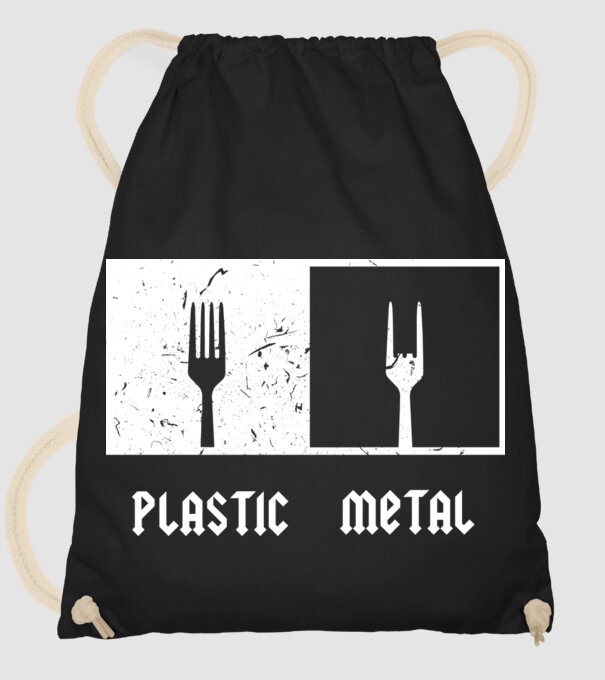 Plastic vs metal model negru pe tricou