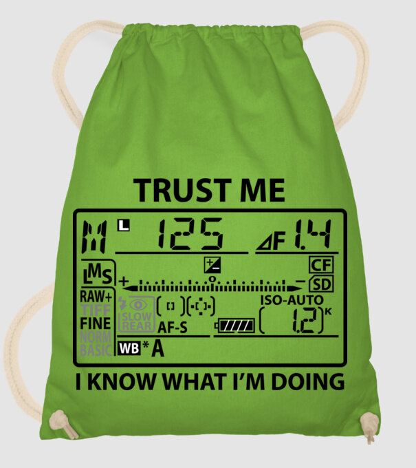 Trust me i'm a photographer model verde de măr pe tricou