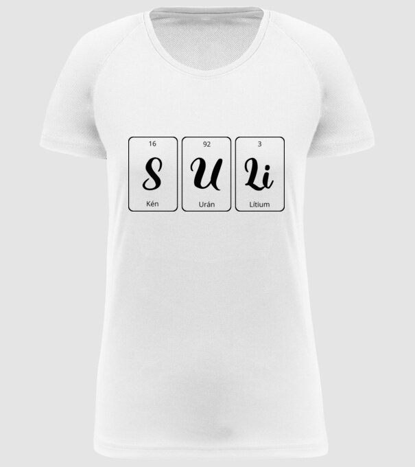 model alb pe tricou