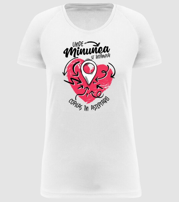 Copilaș în așteptare model alb pe tricou