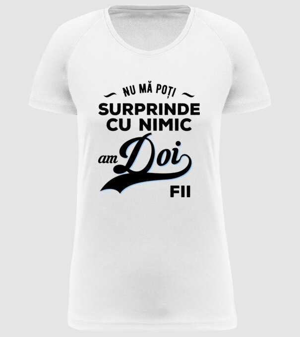 Nu mă poți surprinde cu nimic, am doi fii model alb pe tricou